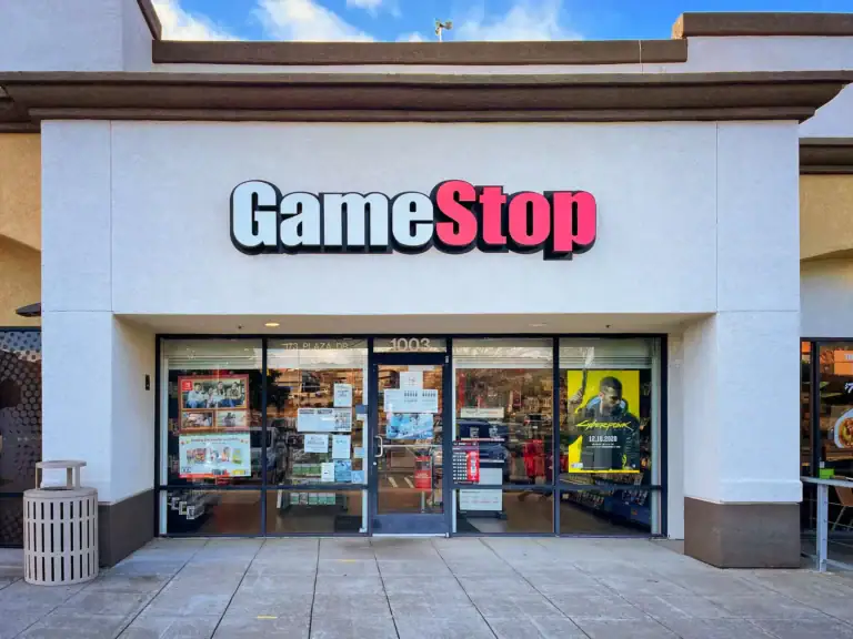 GameStop רוכשת 4,710 ביטקוין בשווי מוערך של 513 מיליון דולר · צעד אסטרטגי כחלק ממדיניות חדשה · המשקיעים מגיבים בעלייה במניית החברה.